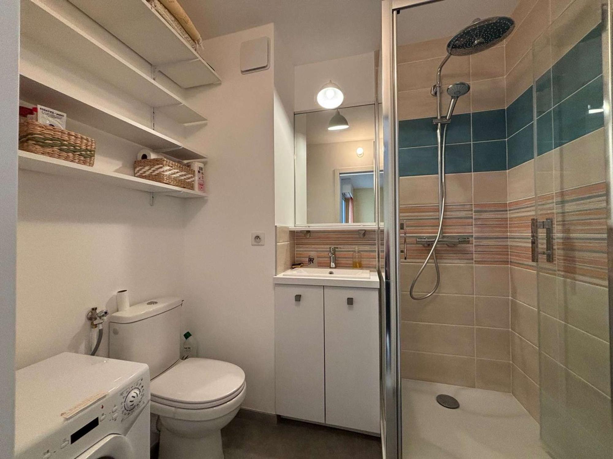 Cosy Avec Balcon Et Parking, - Fr-1-494-173 *
