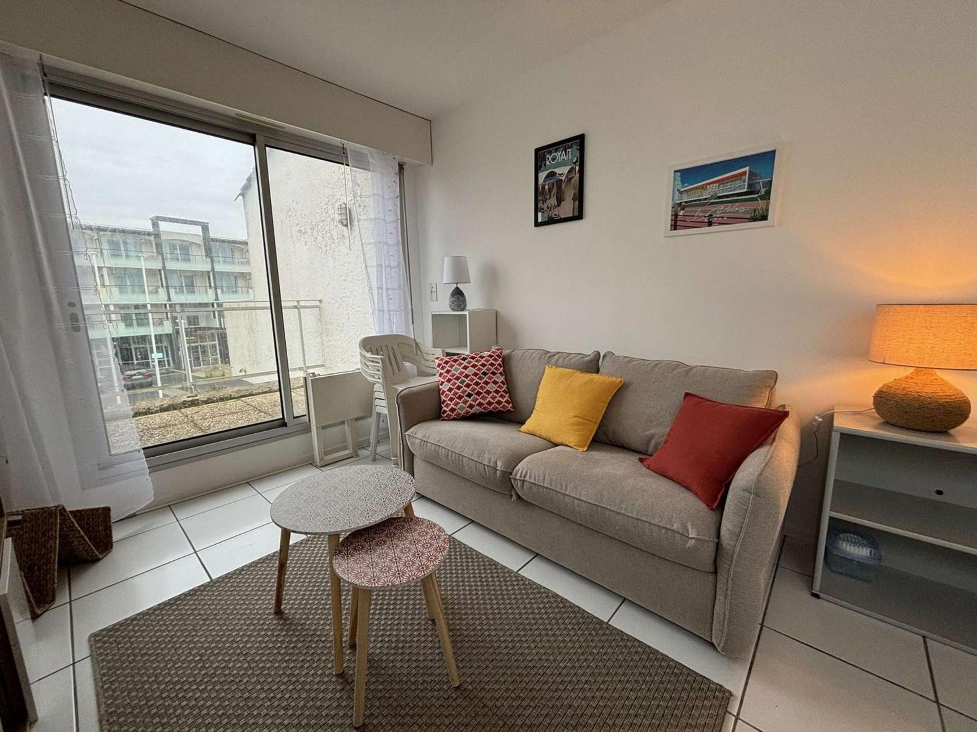 Appartement Cosy Avec Balcon Et Parking, - Fr-1-494-173